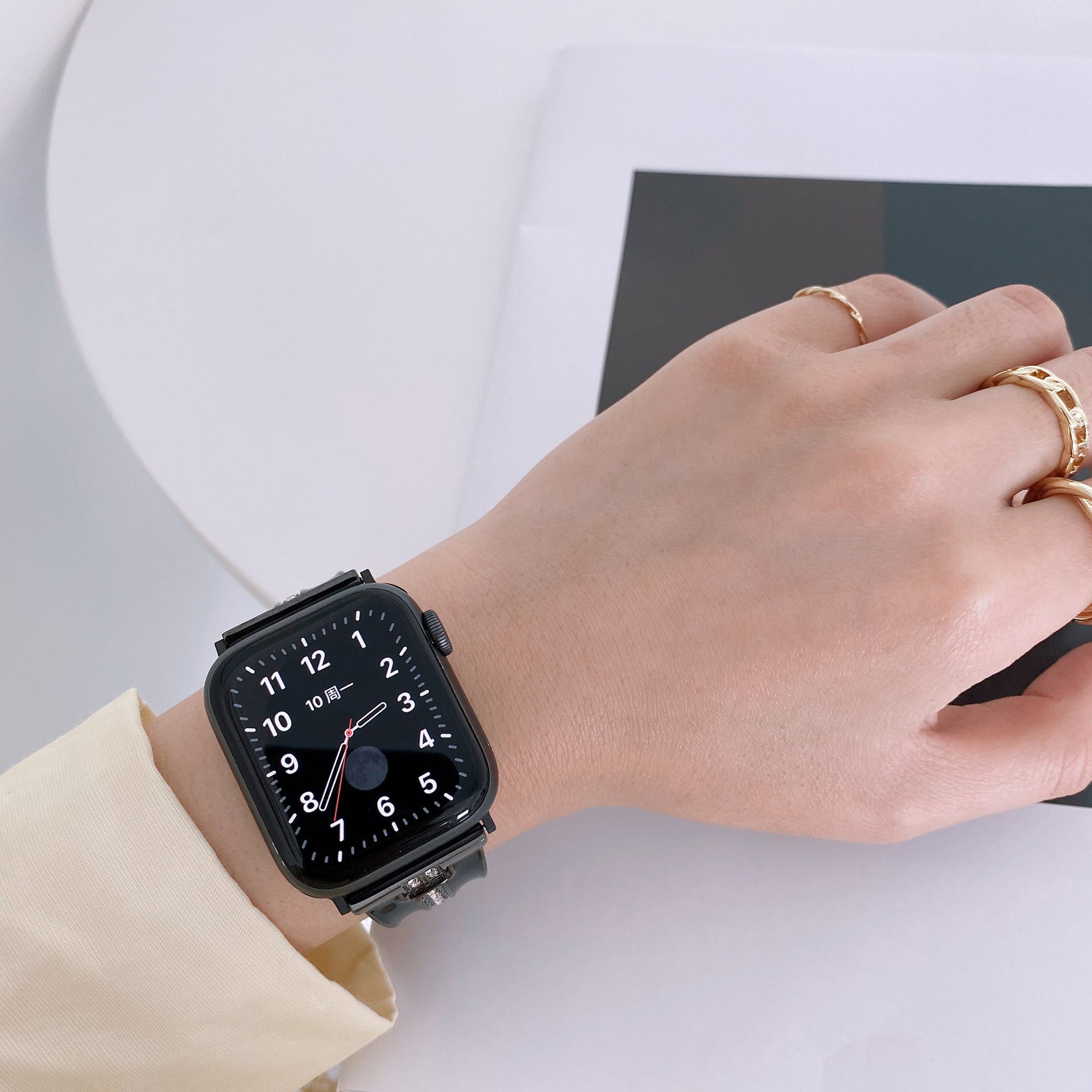 Small Fragrant Wind Bracelet With Diamond Women's Metal Strap